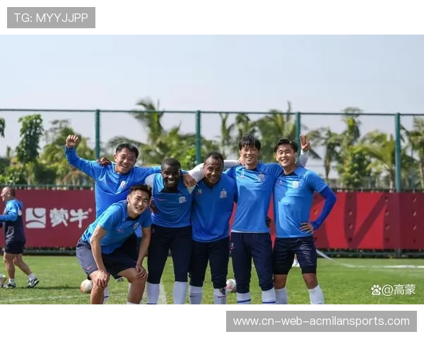 上海申花通过连续短传打乱对方防守节奏