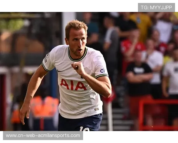 凯恩背身轻弹给出完美落点,热刺攻势从容展开