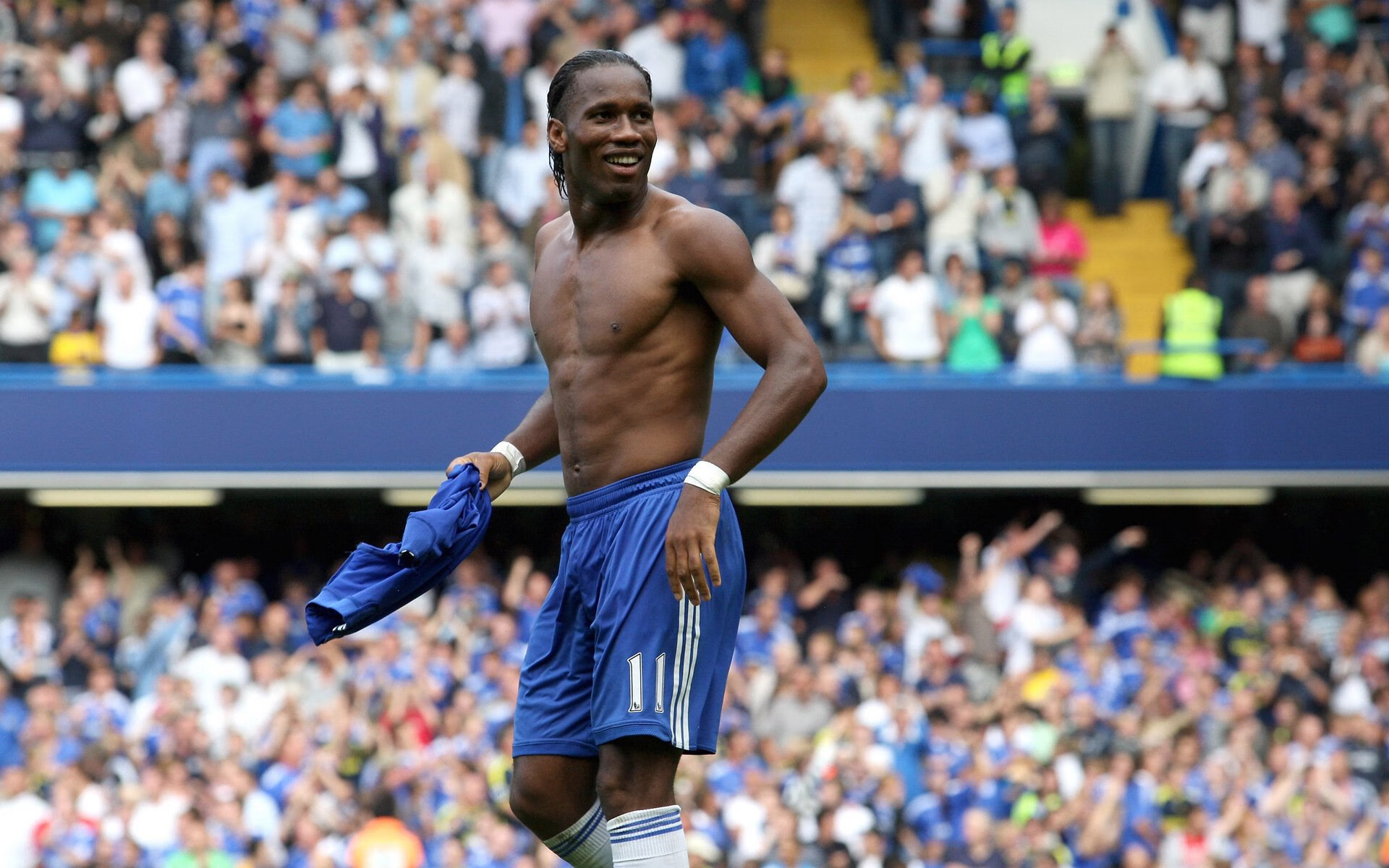 世界杯预选赛中国队惨败 球迷讨论战术短板，世界杯预选赛中国队输